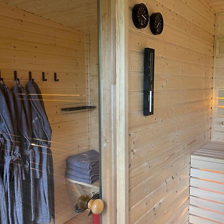 Romantisches Studio Am Waldesrand Mit Gartensauna Schwarz  Экстерьер фото