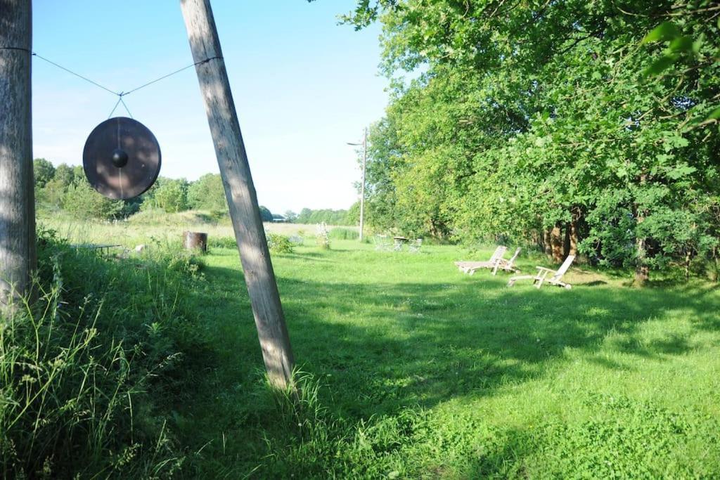 Romantisches Studio Am Waldesrand Mit Gartensauna Schwarz  Экстерьер фото